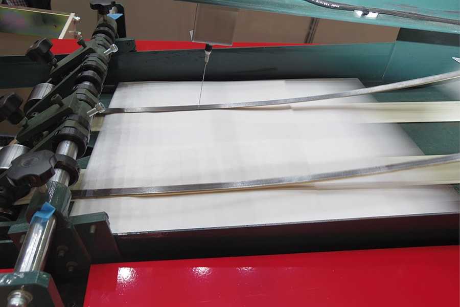 鋁型材擠壓模具用什么材料，鋁型材擠壓模具結(jié)構(gòu)圖解